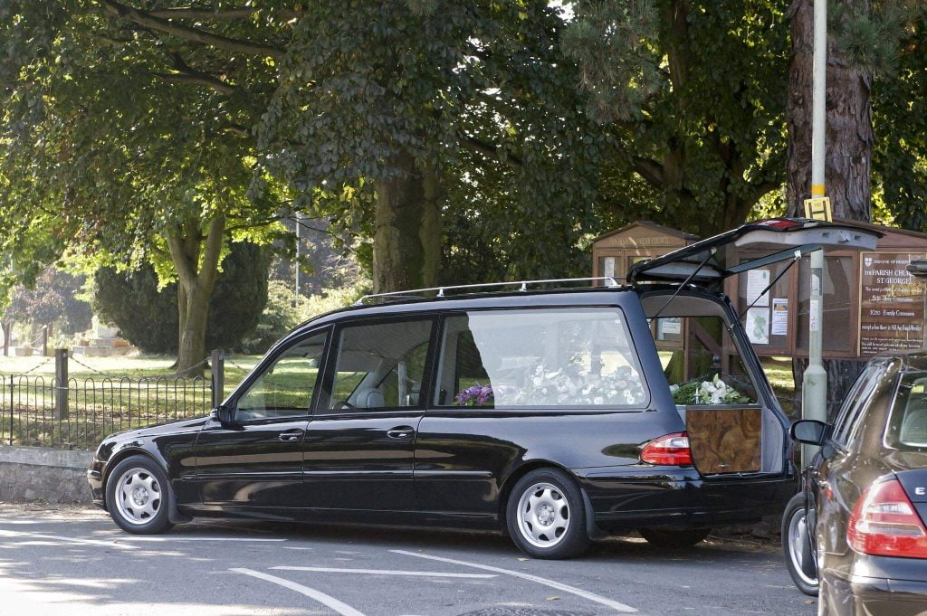 Transport i Kufomave me automjet funerali nga Evropa ne kosove dhe shqiperi